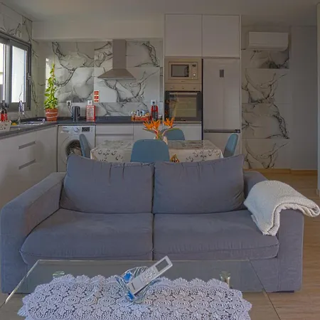 Moonfall House * 阿科达卡列塔