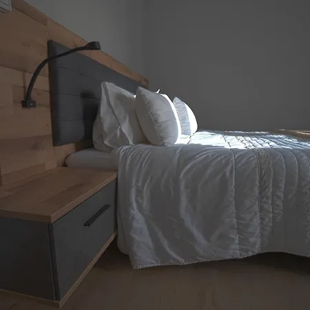 Moonfall House 阿科达卡列塔