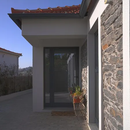 Moonfall House 度假居 *