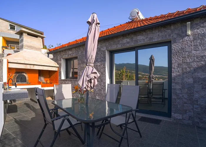 Moonfall House * Arco da Calheta (Madeira)